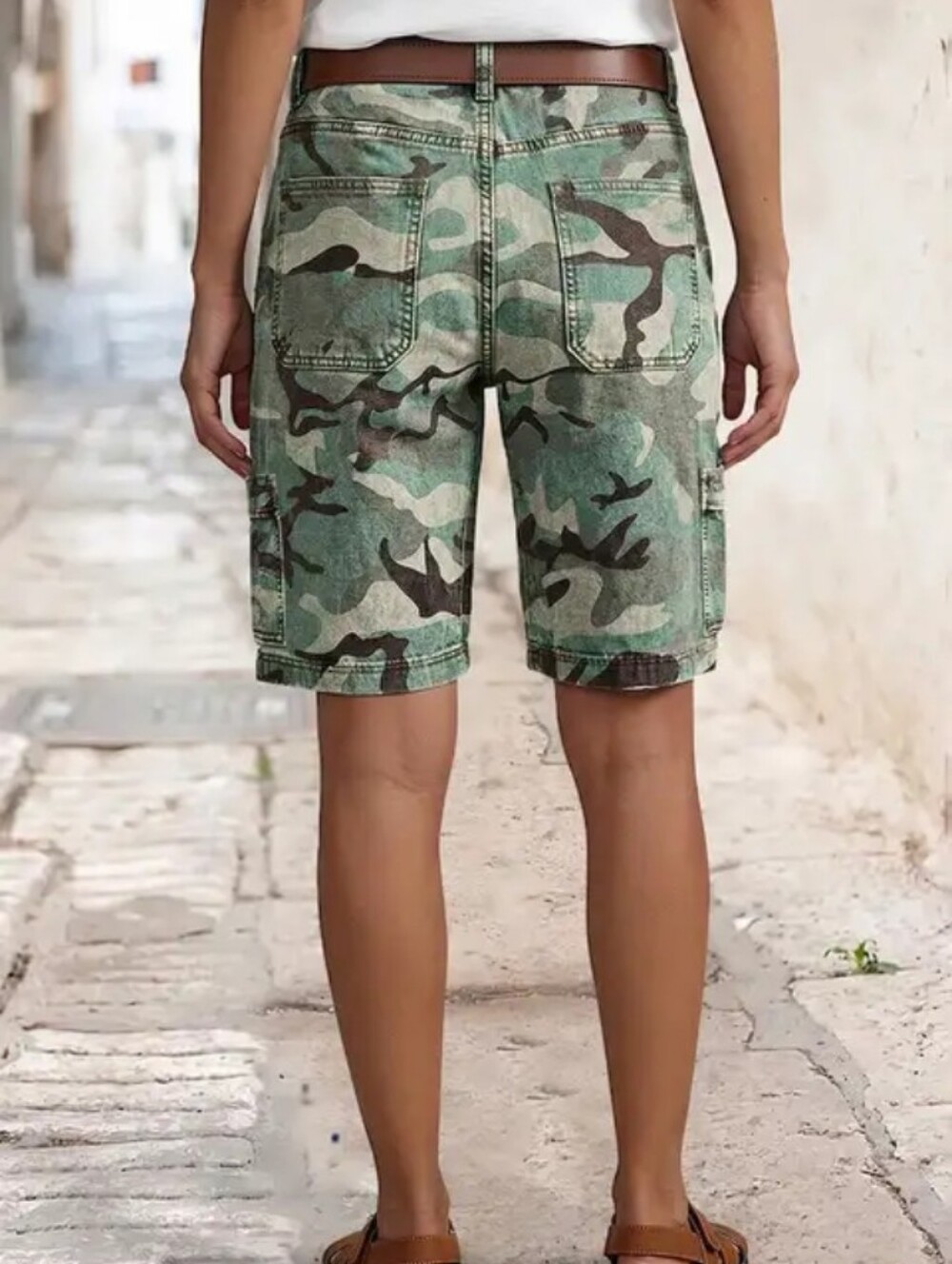 Flamingals Camo Print Patch Pocket Mid Rise Bermuda Shorts NWT Large - Picture 3 of 12